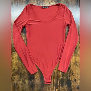Boohoo Silky orange long sleeve bodysuit 
Size 4